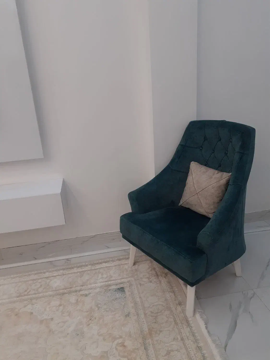 مبل هفت نفره به همراه دوعدد صندلی ناهار خوری|مبلمان خانگی و میز عسلی|رشت, منظریه|دیوار