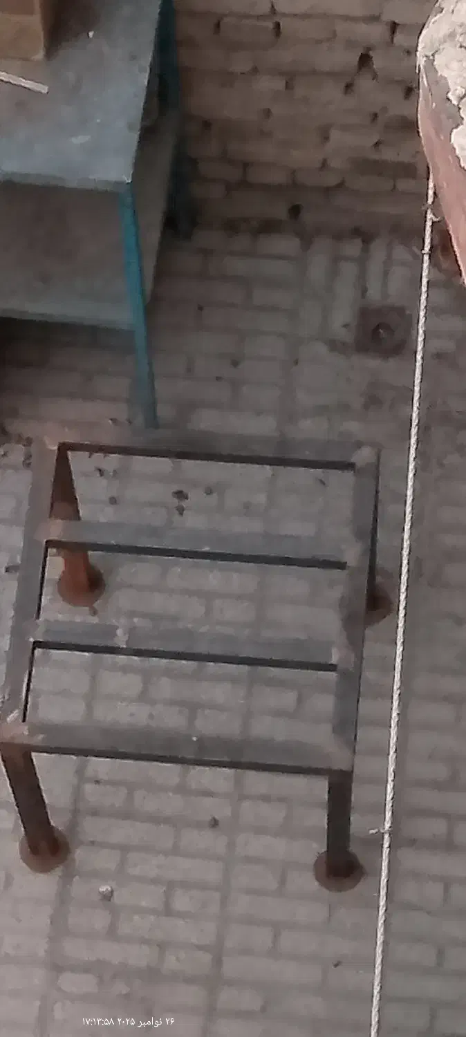 چهارپایه آهنی|صندلی و نیمکت|اراک, |دیوار