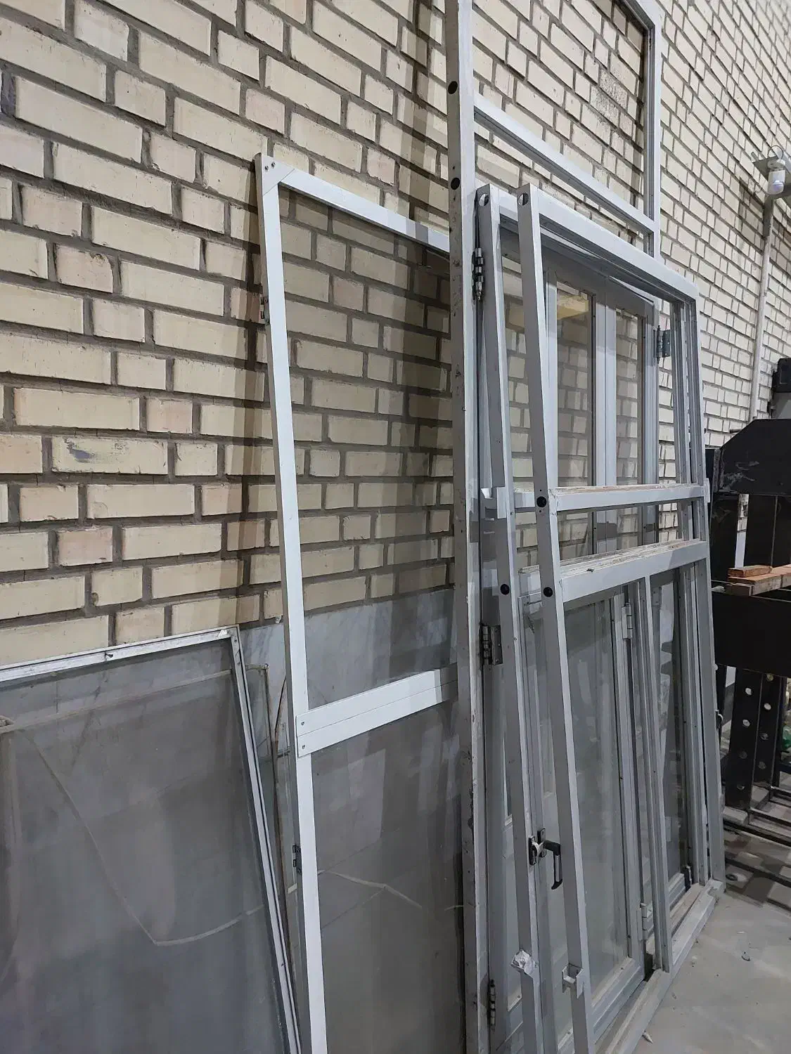 در و پنجره آلومینیوم|مصالح و تجهیزات ساختمان|بروجن, |دیوار