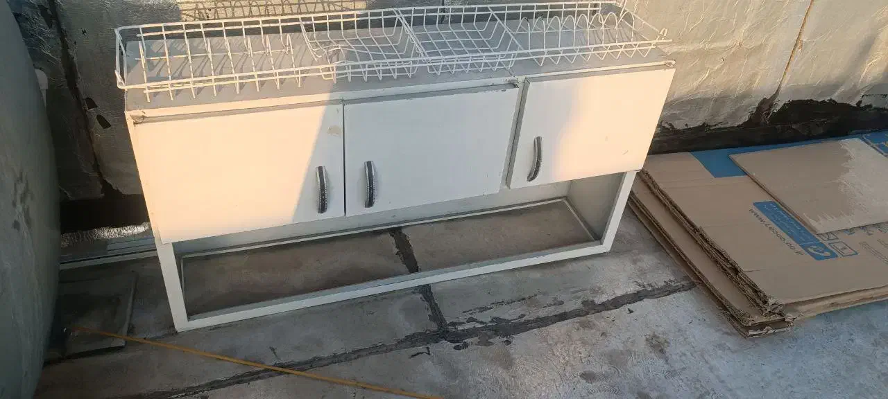 آبچکان کاملا سالم|آب‌چکان و نظم‌دهنده ظروف|جوانرود, |دیوار