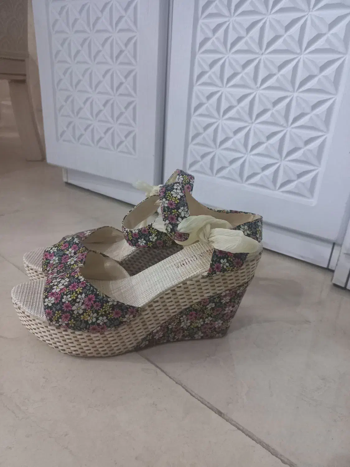 کفش|کیف، کفش، کمربند|جهرم, |دیوار