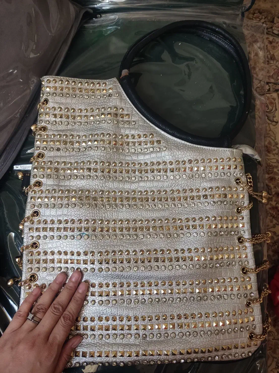 کیف و کفش|کیف، کفش، کمربند|خاش, |دیوار