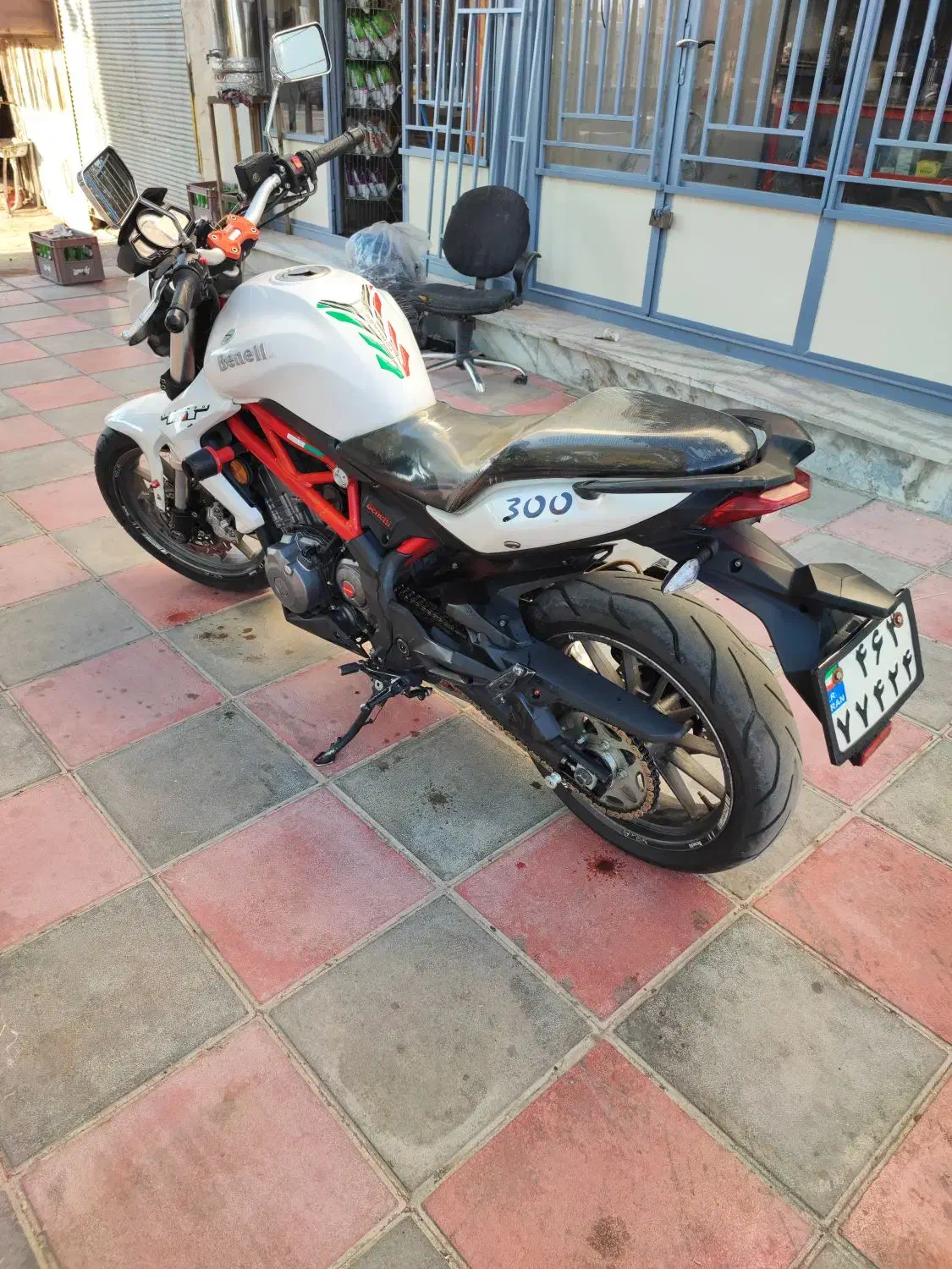 بنلی 300 وارداتی ایتالیا|موتورسیکلت|قروه, |دیوار