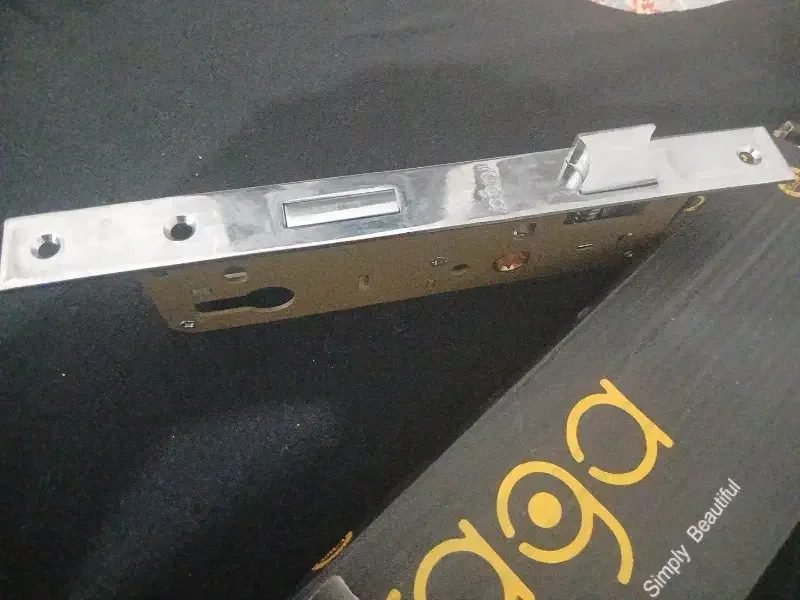 قفل در چوبی وقفل درب حیاط|مصالح و تجهیزات ساختمان|قم, باغ کرباسی|دیوار