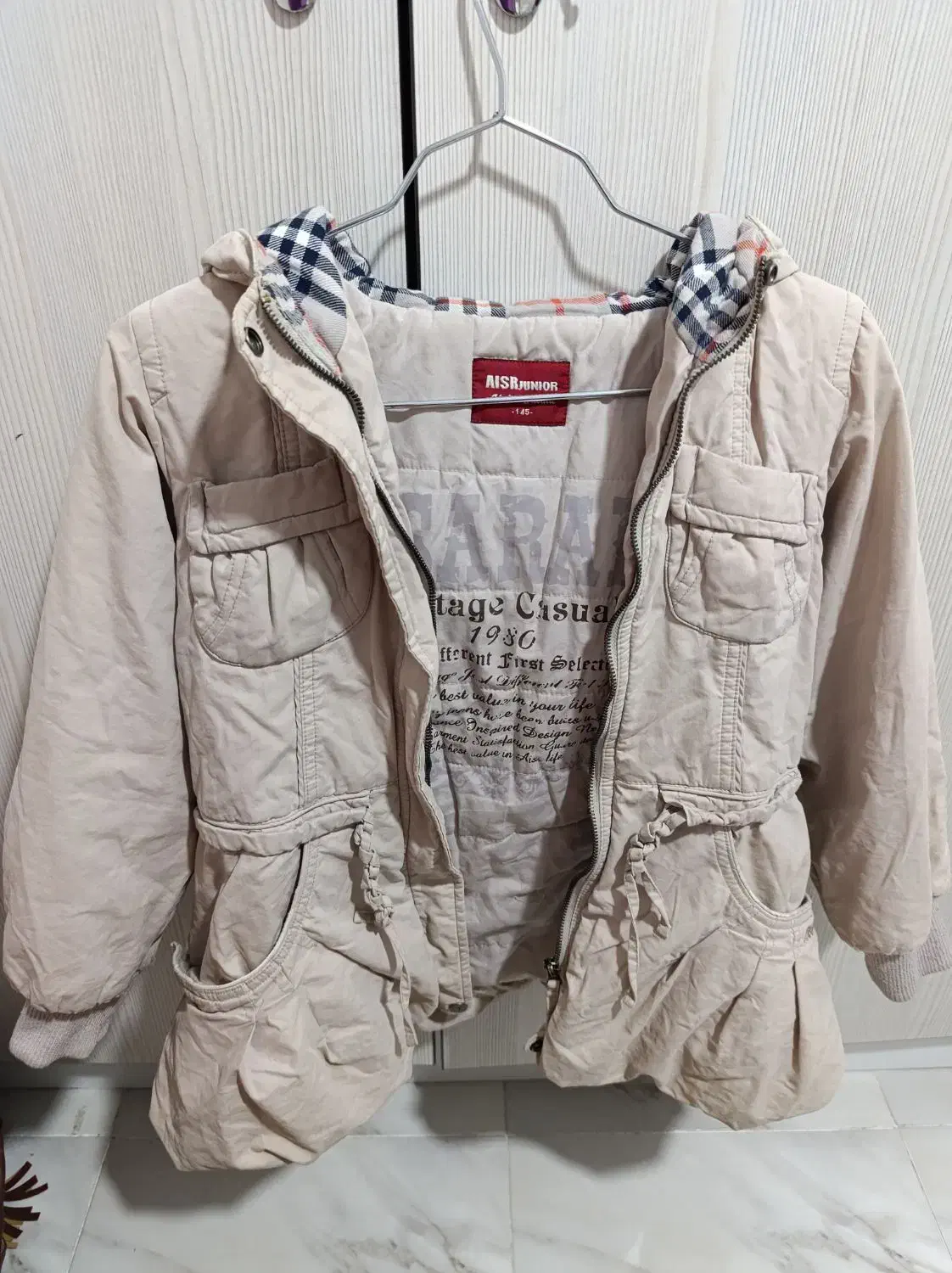 کاپشن دخترانه|لباس|شاهینشهر, نبوت|دیوار