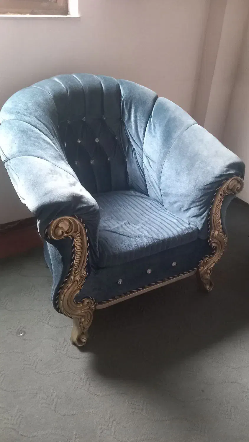 یک عدد مبل تکی آبی|مبلمان خانگی و میز عسلی|رودسر, |دیوار