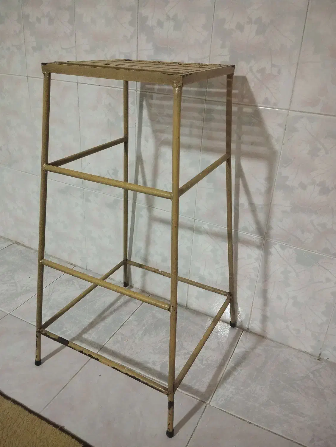 چهارپایه|صندلی و نیمکت|همدان, |دیوار