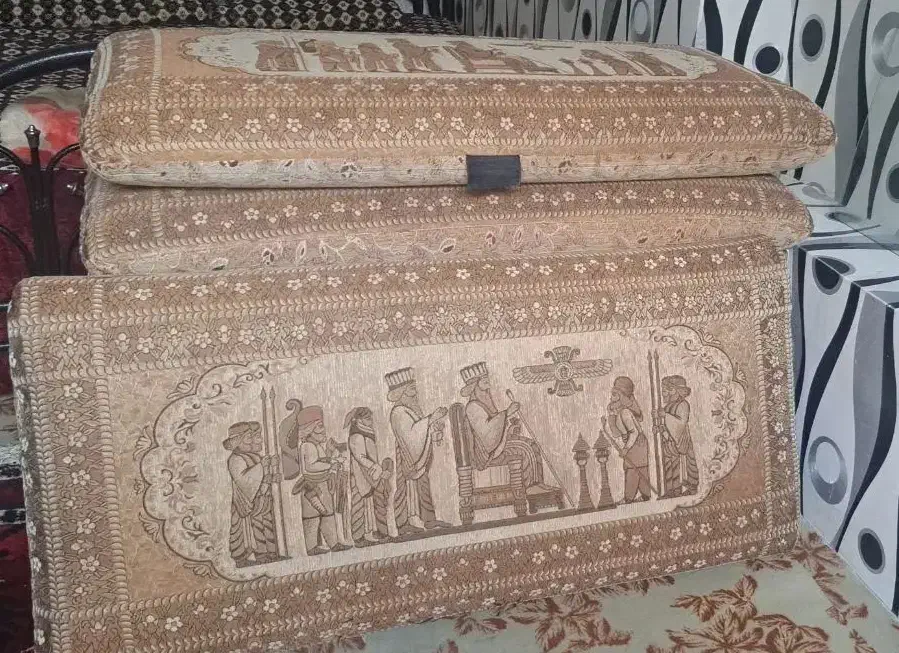 پشتی هخامنشی|پشتی|فارسان, |دیوار