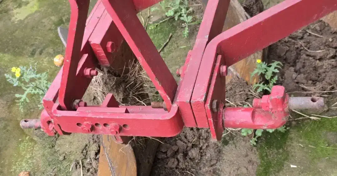 گاو آهن ۴ خیش بلژیکی|ماشینآلات صنعتی|ملایر, |دیوار