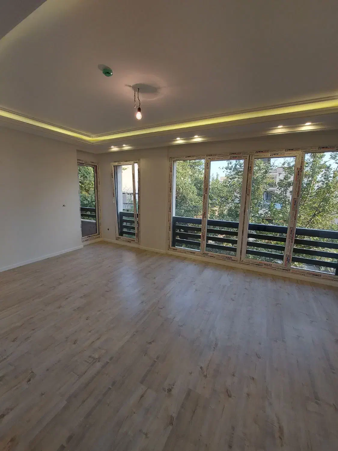 جردن(خرسند) ۱۷۵متر ۳ خواب ۵ ساله لابی