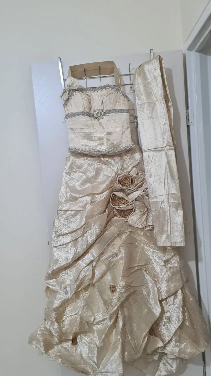 پیراهن نامزدی|لباس|گلپایگان, |دیوار