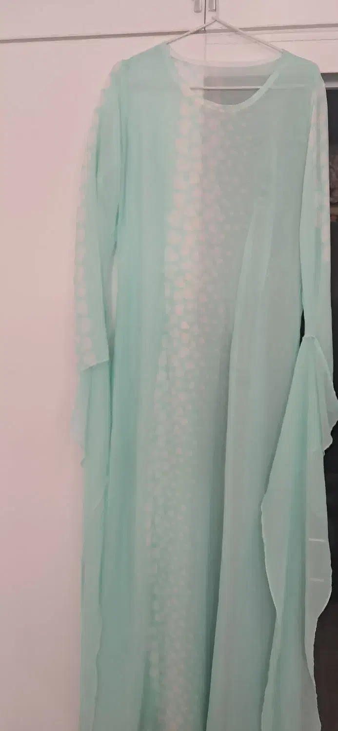 تعدادی لباس|لباس|سقز, |دیوار