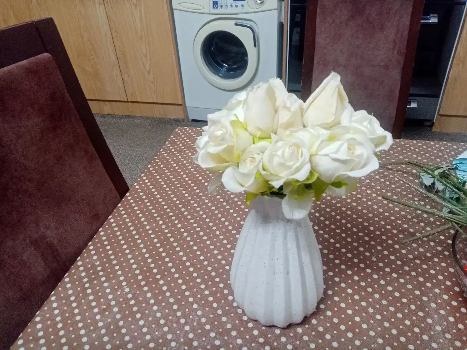 گل وگلدان|گل مصنوعی|قم, باغ شریفی|دیوار