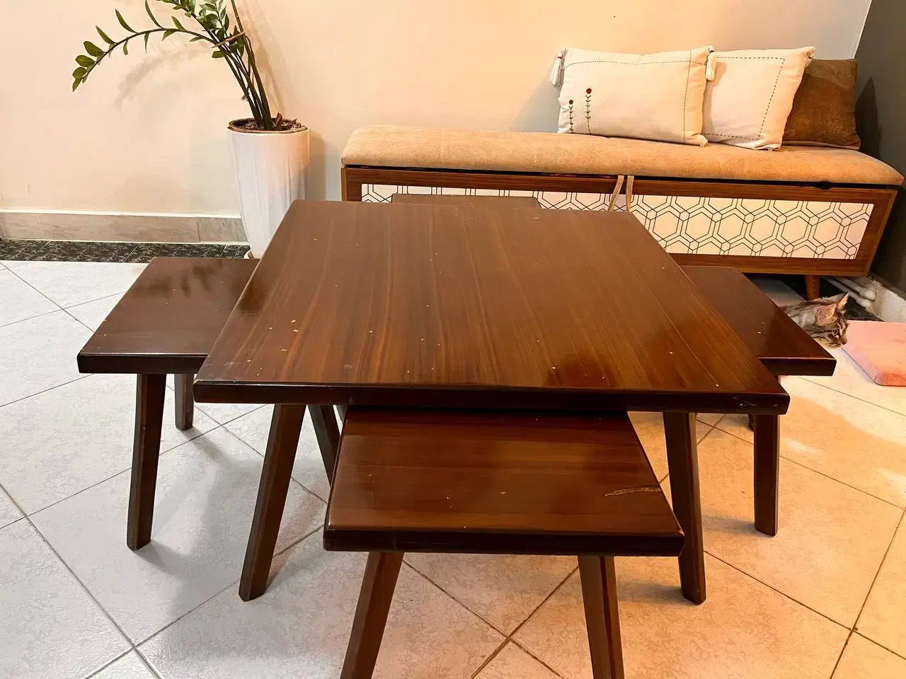 میز جلو مبلی و ۴ عدد عسلی|مبلمان خانگی و میز عسلی|گرگان, |دیوار