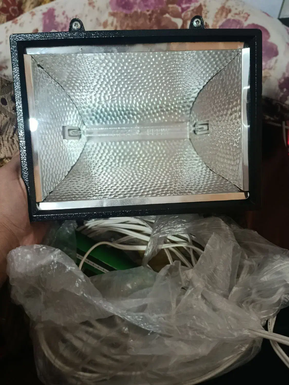 پروژکتور 1000وات ،یک چهارم قیمت بازار|تلویزیون و پروژکتور|کوهدشت, |دیوار