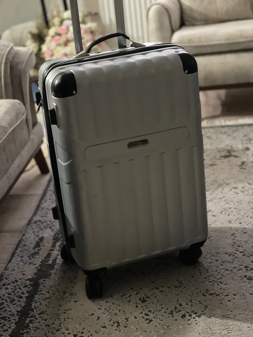 چمدان فایبرگلس|کیف، کفش، کمربند|اندیشه, اندیشه فاز ۱|دیوار