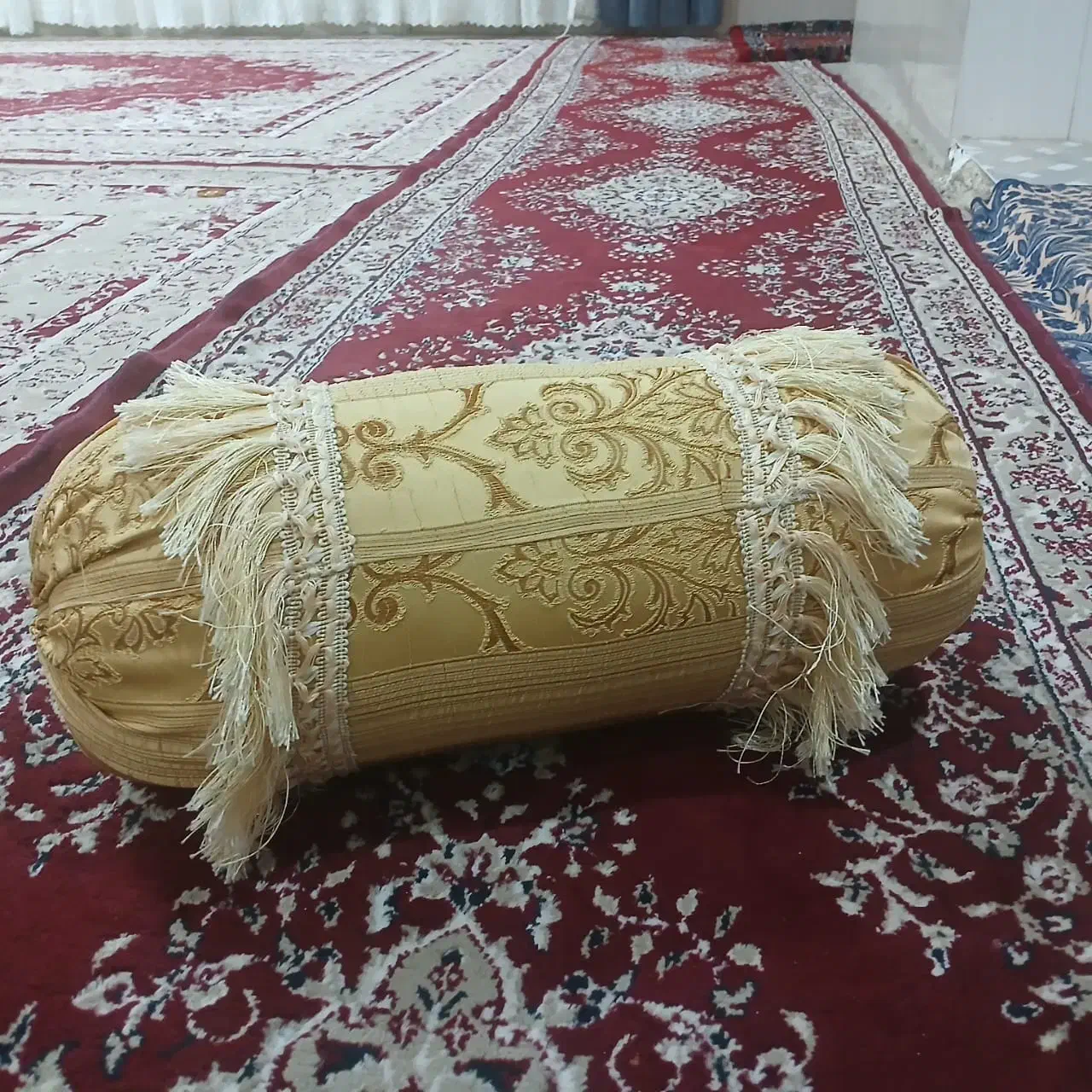 روبالشی لوله ای|رختخواب، بالش، پتو|ملکشاهی, |دیوار