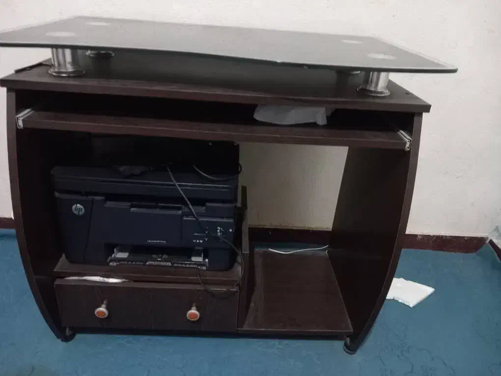 میز کامپیوتر سالم تمیز فقط یه ماه استفاده شده|میز تحریر و کامپیوتر|بندرعباس, |دیوار