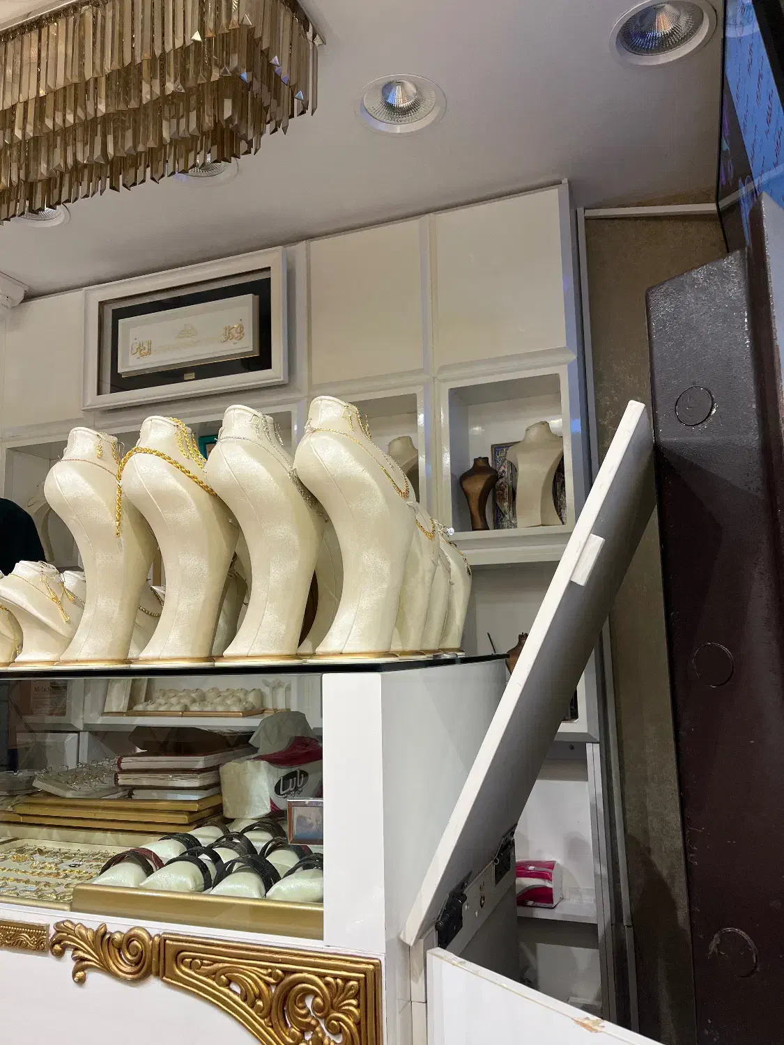 حسابدارخانم در طلا فروشی|استخدام مالی، حسابداری، حقوقی|رشت, بازار|دیوار