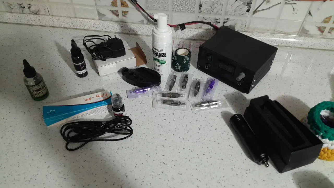 دستگاه تاتو بدن به همراه کمی لوازم|آرایشی، بهداشتی، درمانی|سنگر, |دیوار