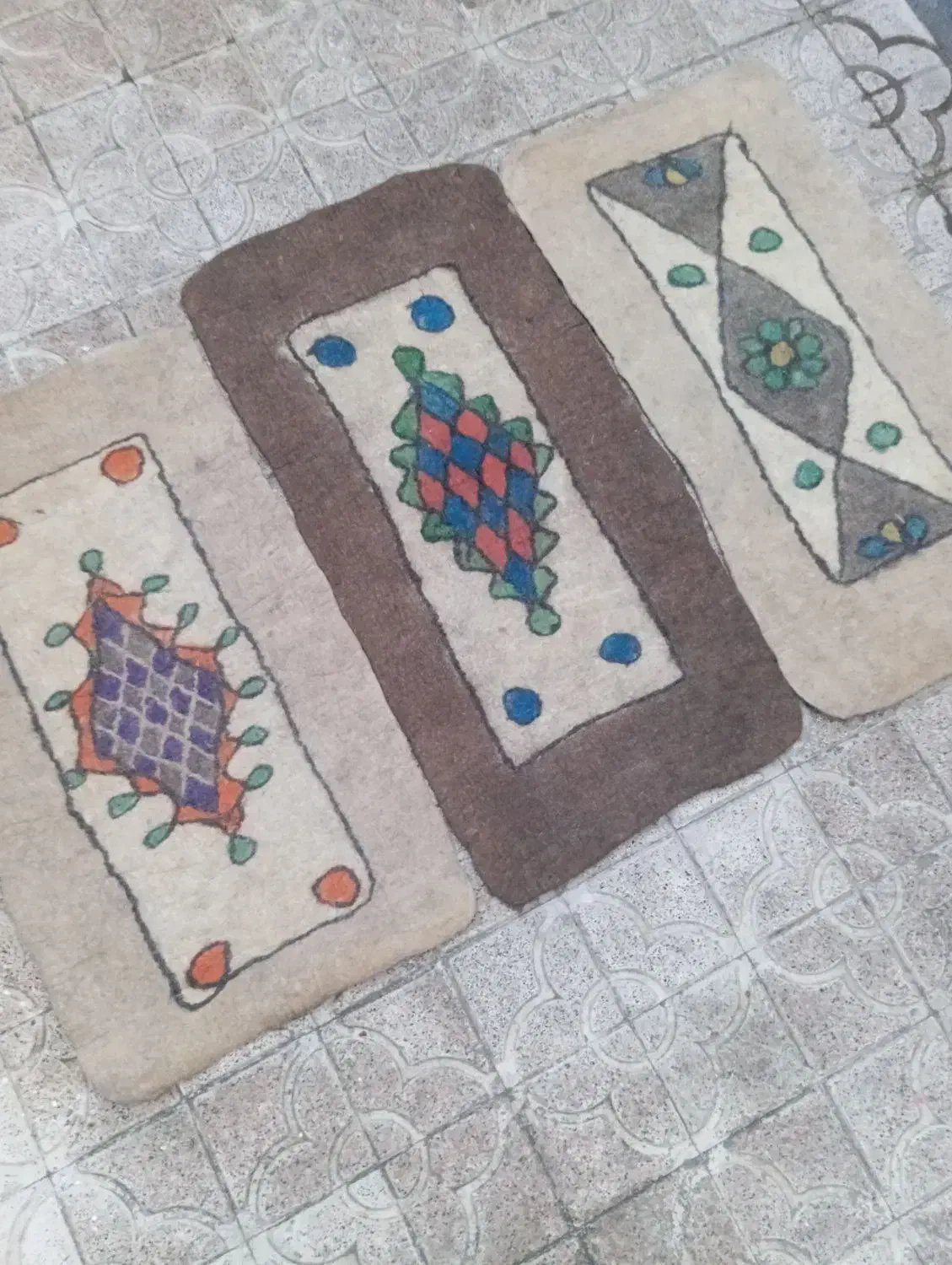 نمدوفرش گوسفندطبیعی ودرمانی(دیکس پادرد)ضخیم ودستی|گلیم، جاجیم، گبه|تبریز, |دیوار