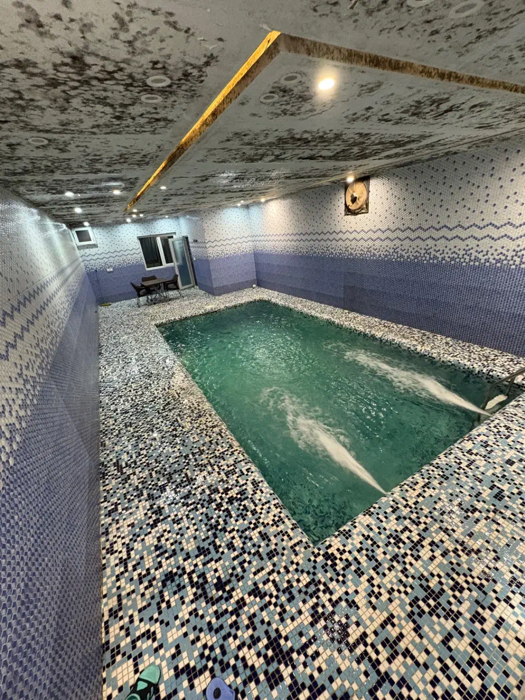 اجاره روزانه ویلا درکردان استخر سرپوشیده مالک هستم|اجارهٔ کوتاه‌مدت ویلا و باغ|کوهسار (البرز), |دیوار