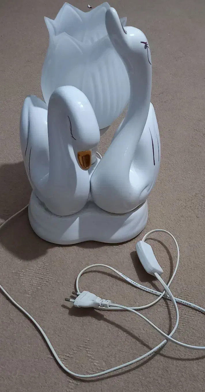 چراغ خواب|چراغ خواب و آباژور|شیروان (خراسان), |دیوار