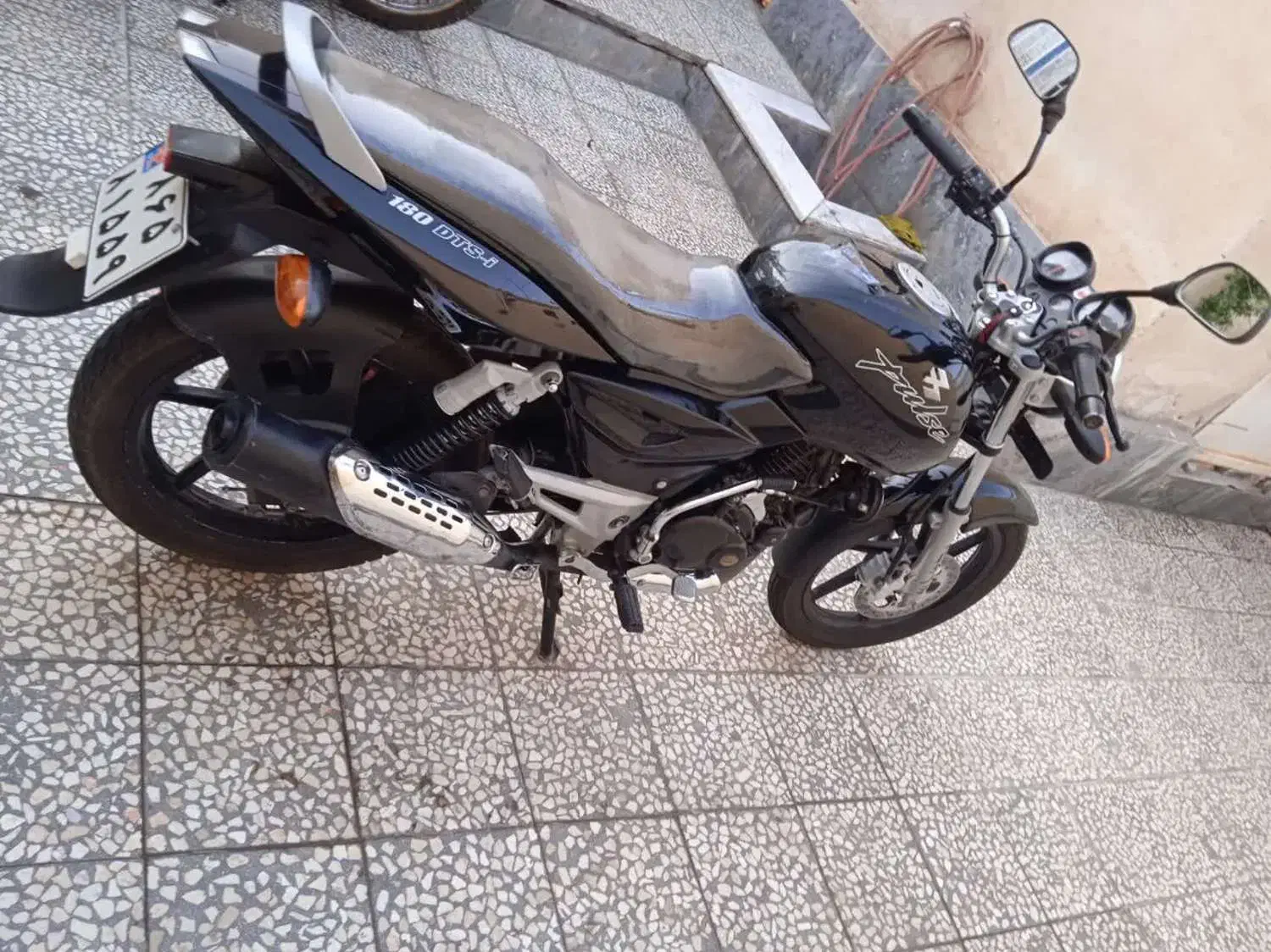 باجاج پالس|موتورسیکلت|کاشان, استرک|دیوار