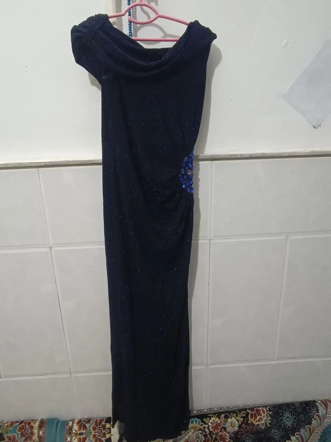 لباس مجلسی|لباس|قم, نیروگاه|دیوار