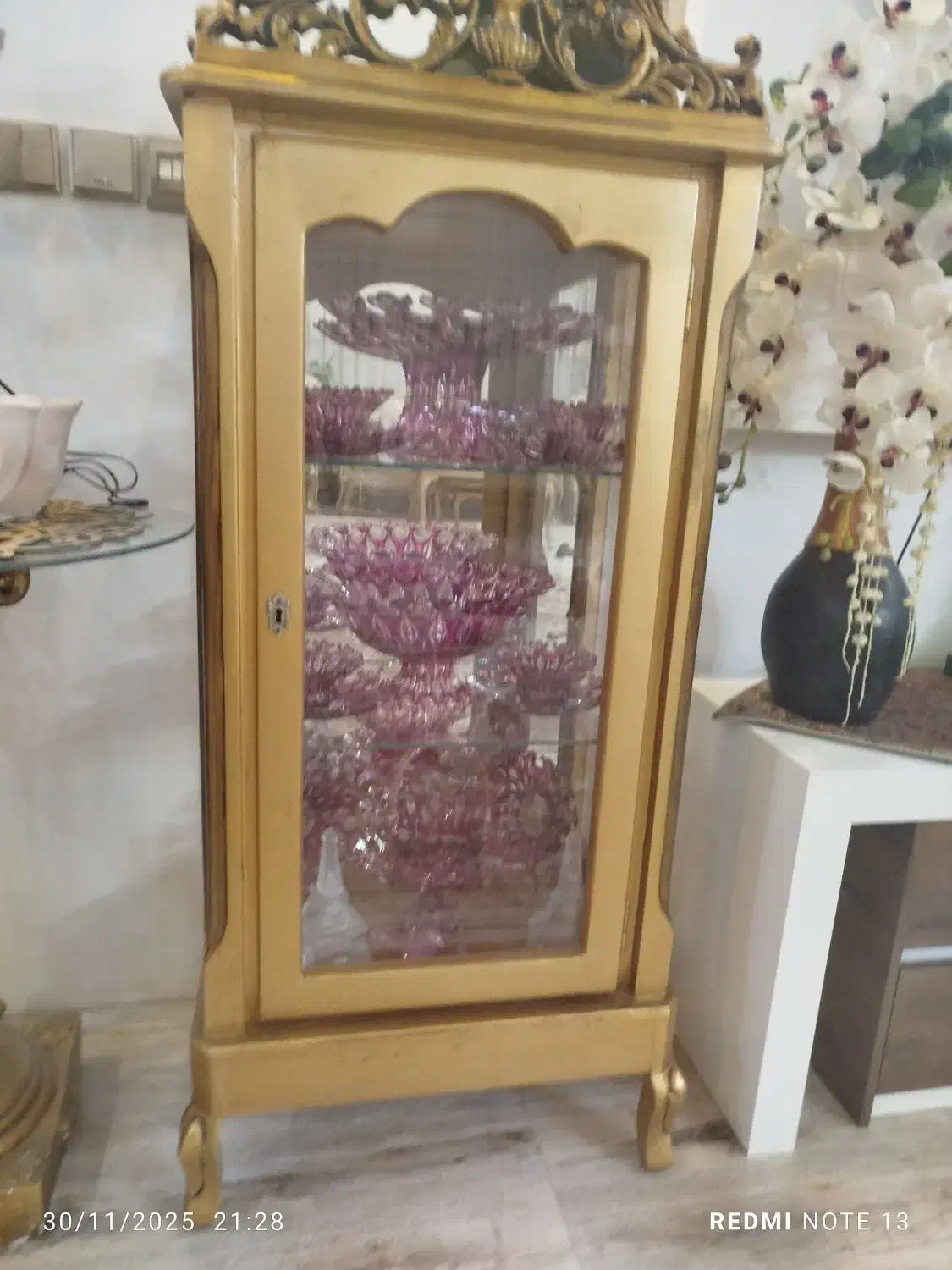 یک جفت ویترین طلایی|بوفه، ویترین، کنسول|اصفهان, عطار نیشابوری|دیوار