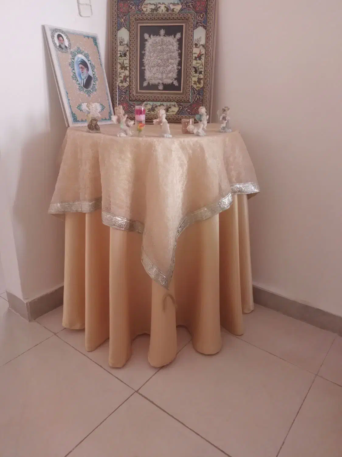 میز خاطره همراه با کاور قیمت ۵۰۰ هزار تومان|میز تلفن|هشتگرد, فاز ۲ مهستان|دیوار