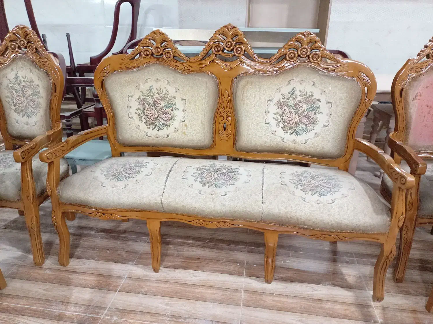 تعمیرات مبلمان سرویس خواب وکابینت و مصنوعات چوبی|خدمات پیشه و مهارت|سبزوار, میدان بار|دیوار