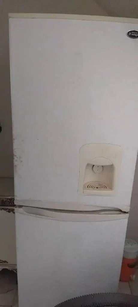 یخچال فریزر سالم و تعدادی چراغ هالوژن نو|یخچال و فریزر|فردیس, شهرک ۱۱۰|دیوار