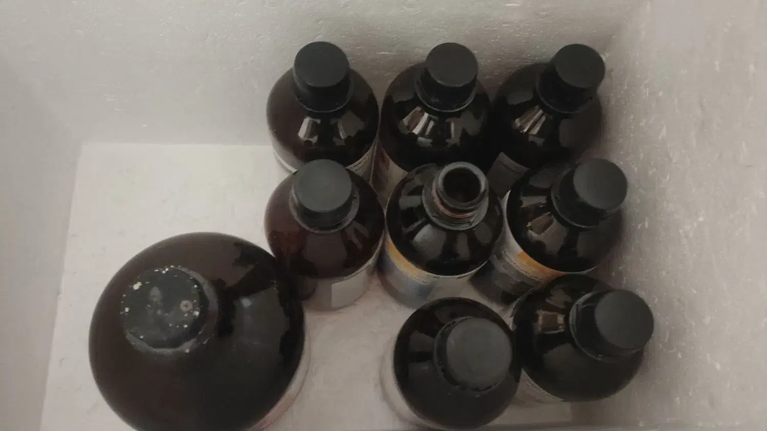 تعدادی بطری|ظروف نگهدارنده، پلاستیکی، یک‌بارمصرف|بیرجند, |دیوار