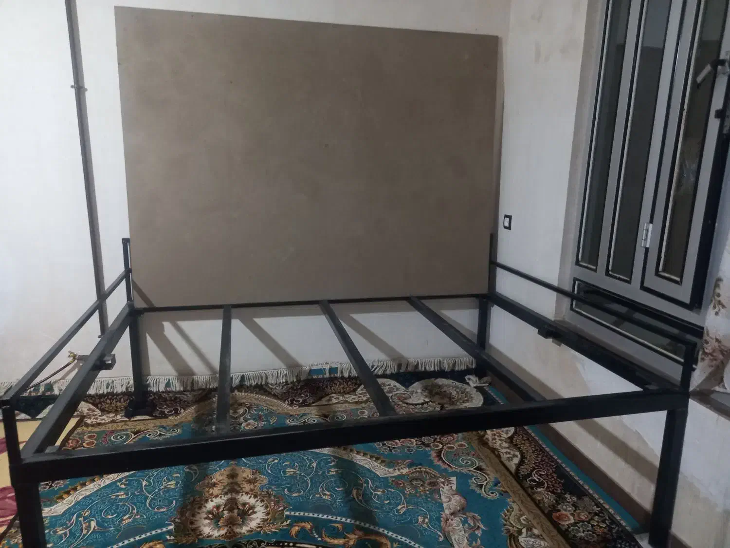 تخت|تشک تختخواب|نورآباد, |دیوار