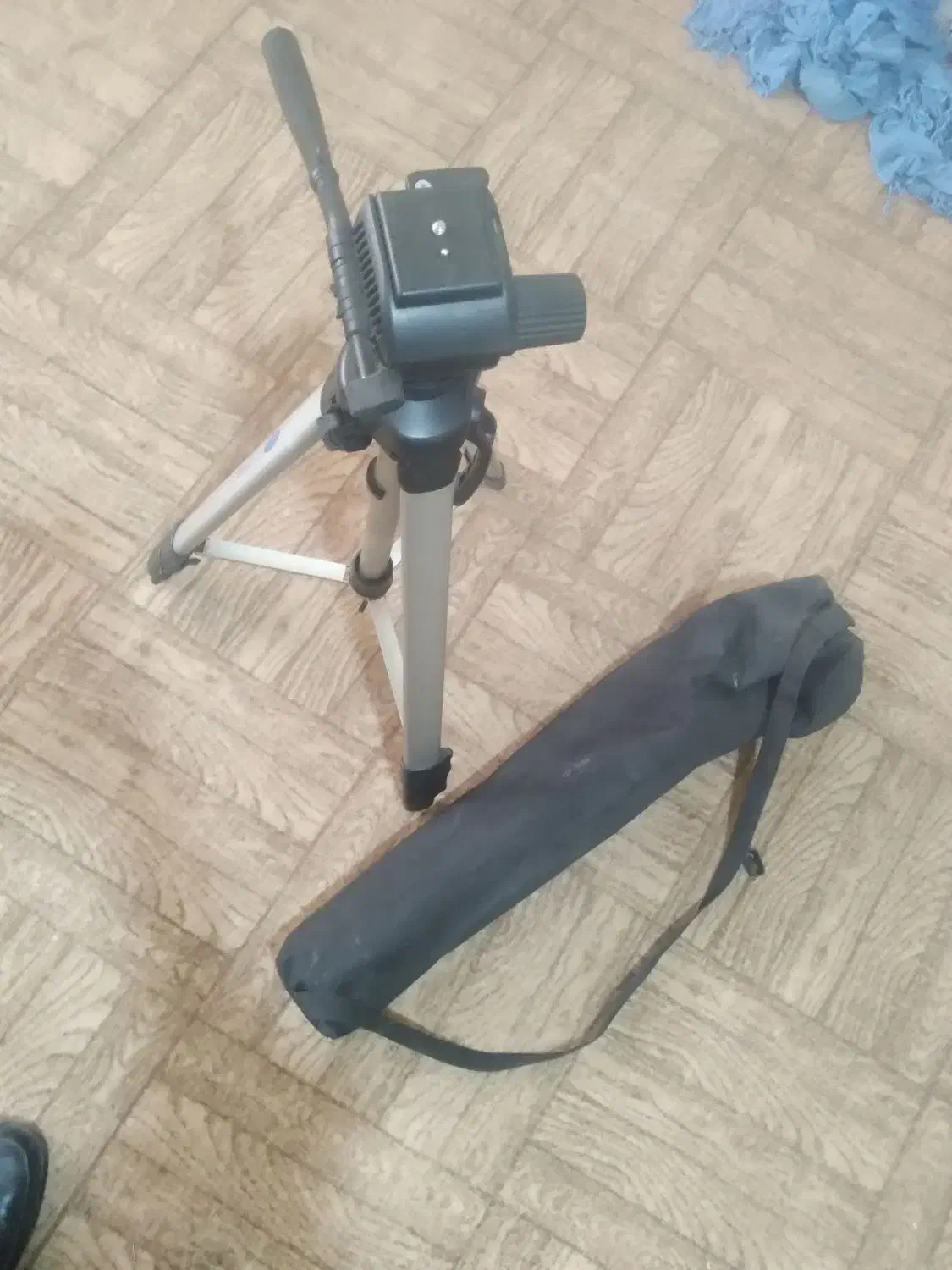 سه پایه دوربین عکاسی وفیلمبرداری|دوربین عکاسی و فیلم‌برداری|تبریز, |دیوار