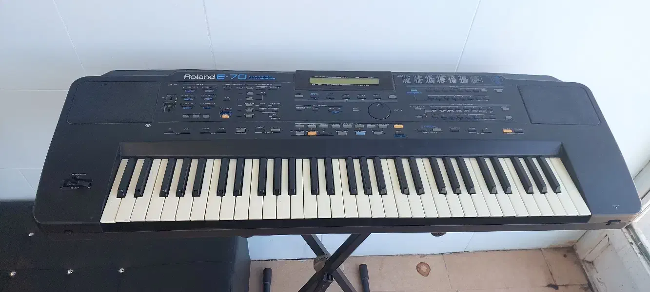 رولند e70|پیانو، کیبورد، آکاردئون|کرج, فاز ۴ مهرشهر|دیوار