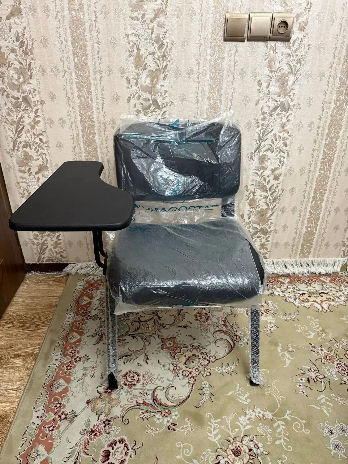 صندلی چرمی  دانشجویی / دانش آموزی / درسی|صندلی و نیمکت|گرگان, |دیوار