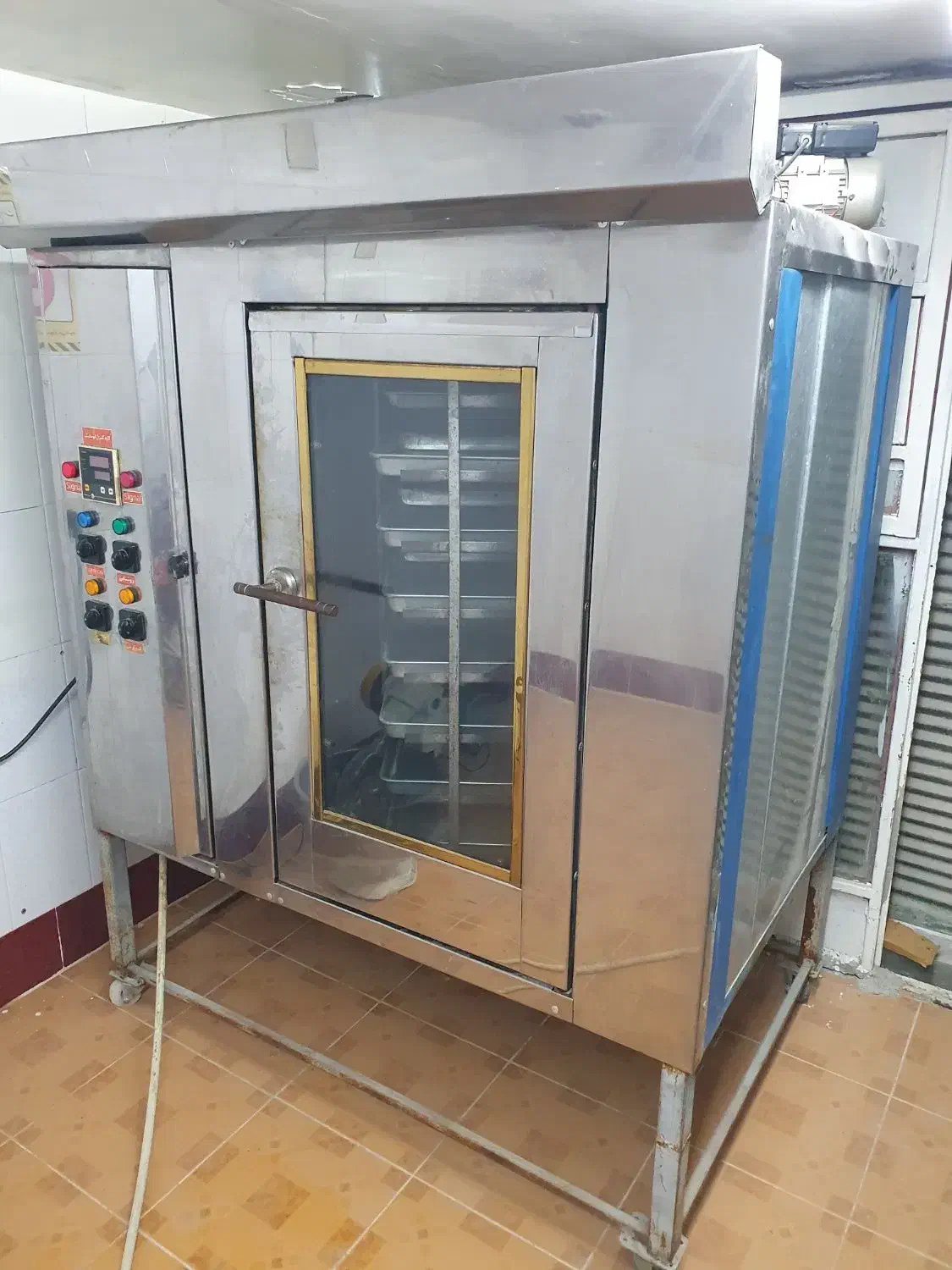 فر قنادی ۸ سینی صنعتی و خمیر گیر ۷ کیلویی|اجاق گاز و لوازم برقی پخت‌وپز|شیراز, میرزاکوچک خان|دیوار