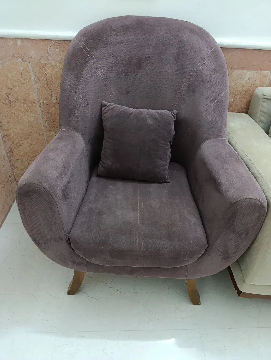 مبلمان راحتی ۷ نفره و جلو مبلی|مبلمان خانگی و میز عسلی|فریمان, |دیوار