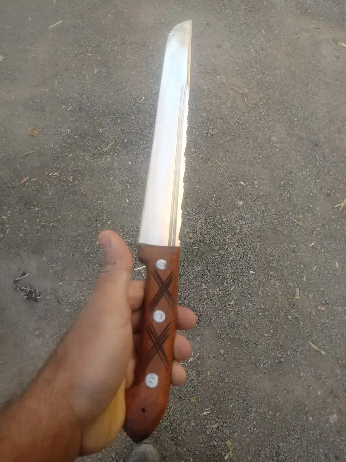 چاقو دست سرخ|کلکسیون اشیاء عتیقه|قم, مسجد امام حسن|دیوار