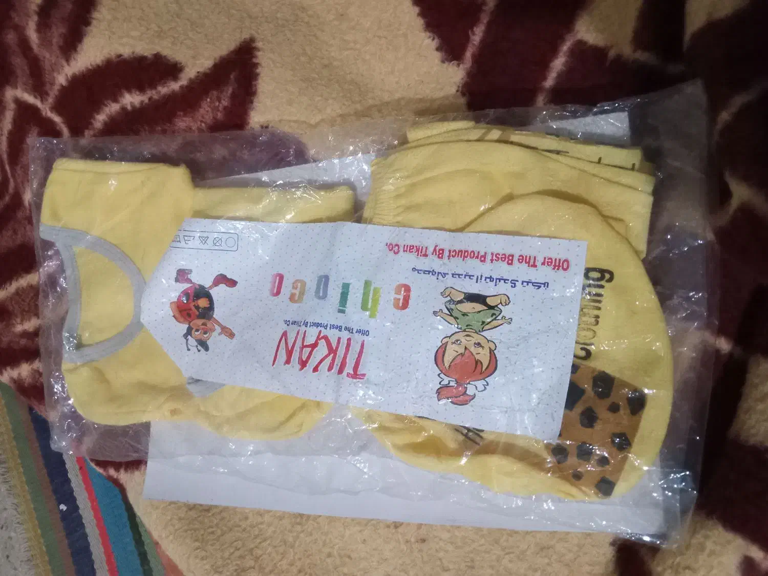 ُکفش و ست لباس بچه|کفش و لباس بچه|کاشان, ملا حبیبالله شریف|دیوار