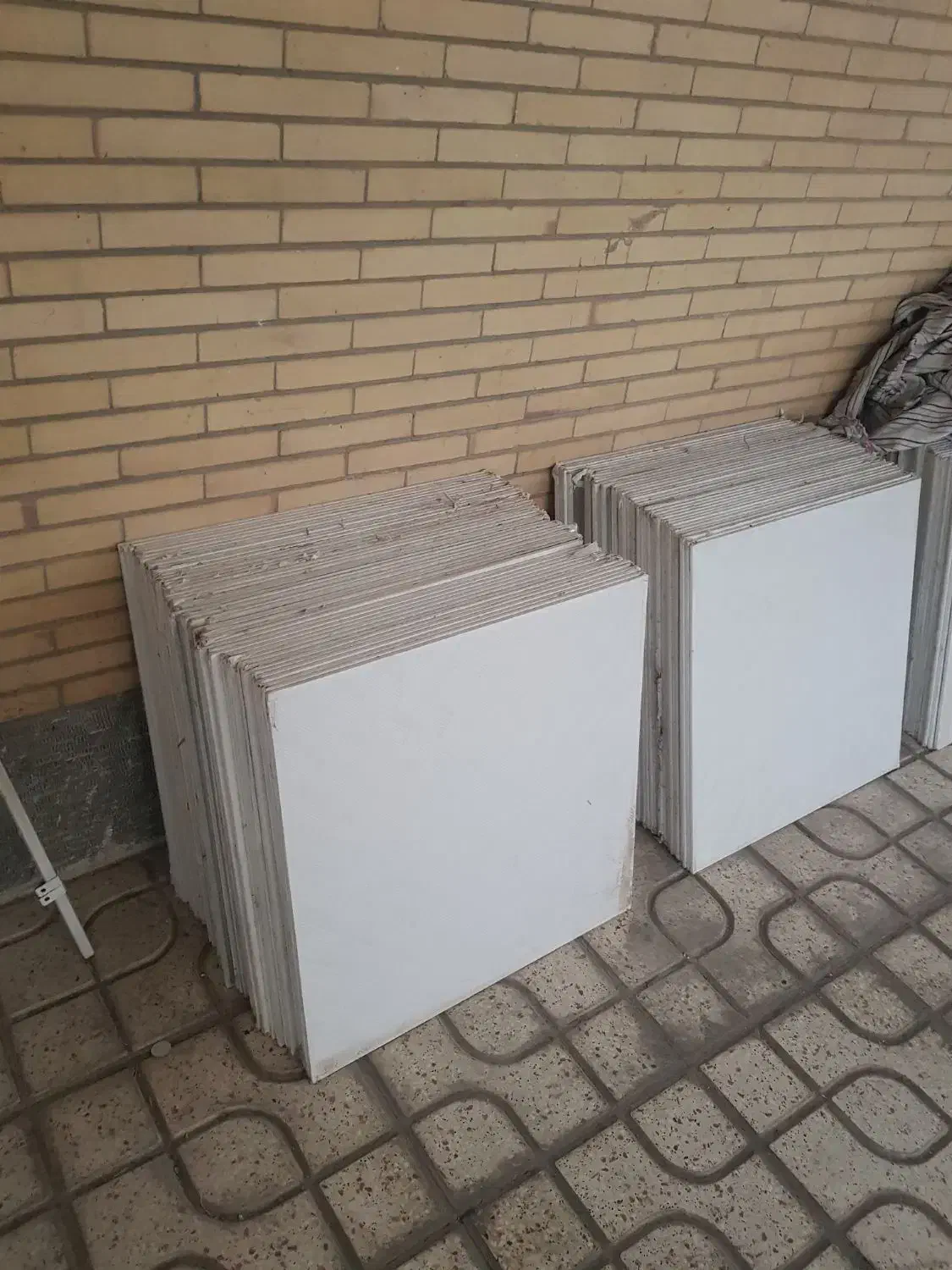 تایل گچی در حد نو|مصالح و تجهیزات ساختمان|کرمان, |دیوار