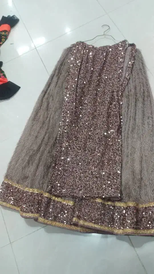 لب اس محلی نو نو|لباس|سمیرم, |دیوار