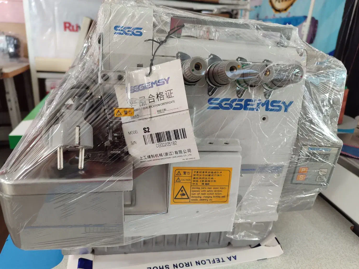 چرخ سردوز صنعتی چهار نخ.پنج نخ.|چرخ خیاطی و ریسندگی|کرمان, |دیوار