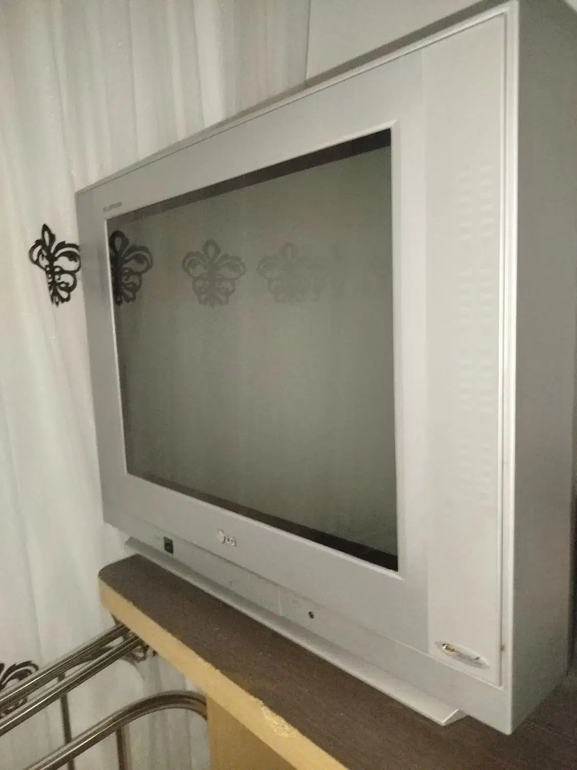 تلویزیون LG مدل FLATRON|تلویزیون و پروژکتور|گرمی, |دیوار