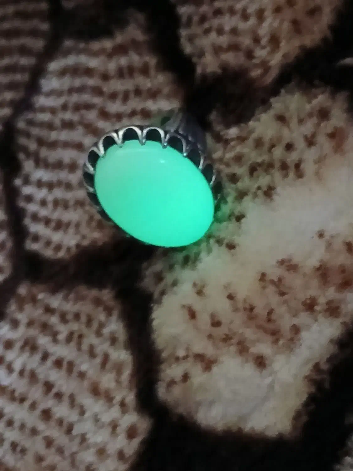 سنگ زنده ک تو تاریکی روشن میشه|بدلیجات|تبریز, |دیوار