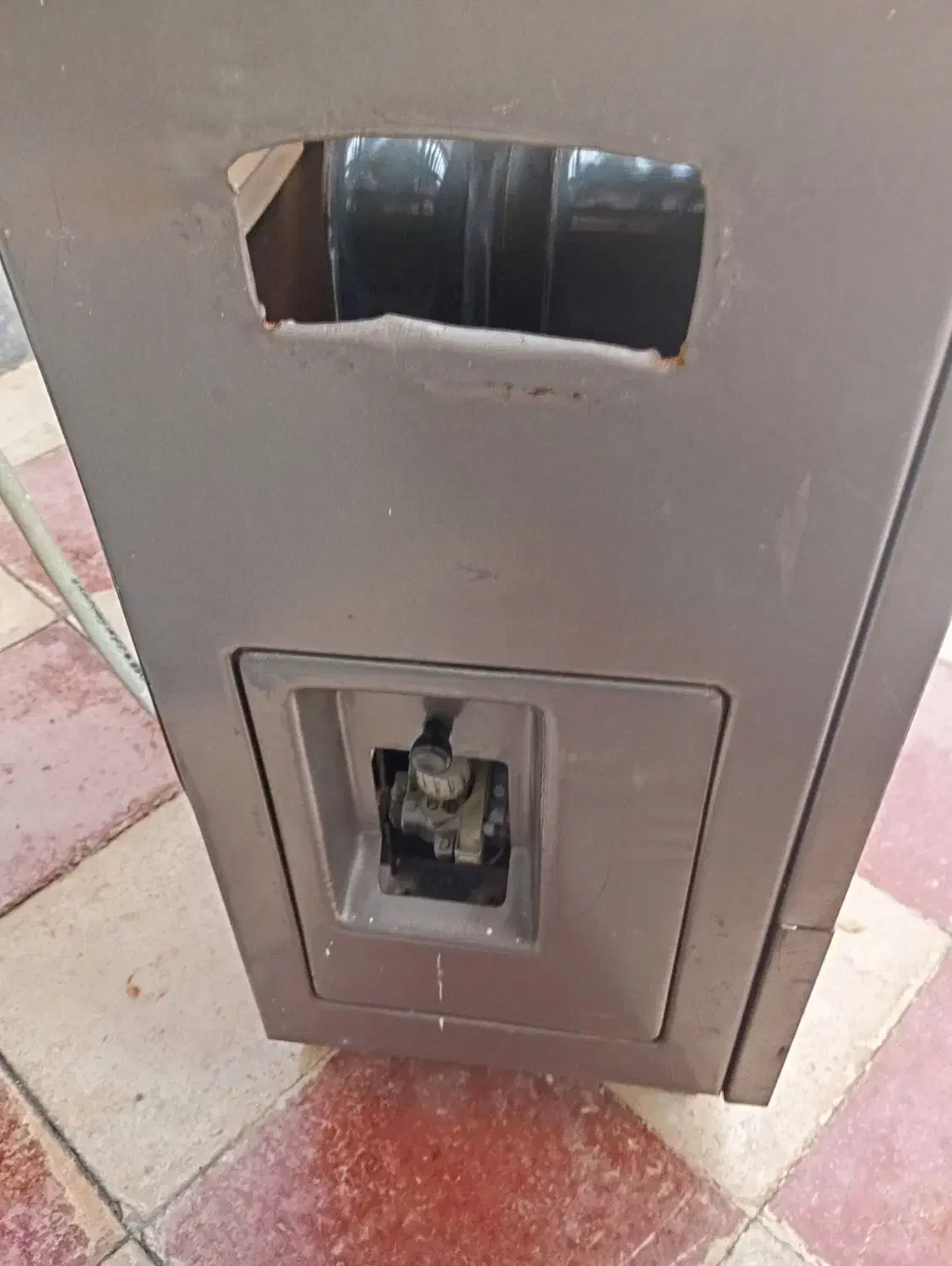 بخاری مبلی اونیورسال قدیمی سالم|بخاری، هیتر، شومینه|مرودشت, استادیوم‎|دیوار