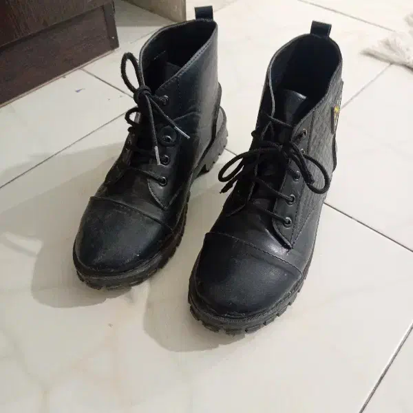 نیم بوت زنانه در حد نو|کیف، کفش، کمربند|محمدشهر, محمدشهر|دیوار