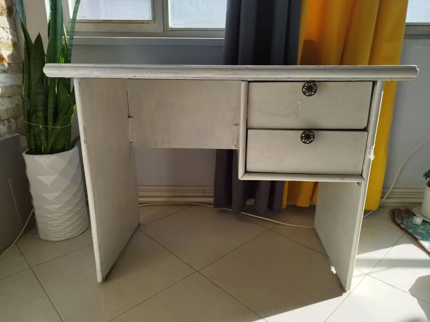 میز|میز تحریر و کامپیوتر|پرند, فاز ۱|دیوار